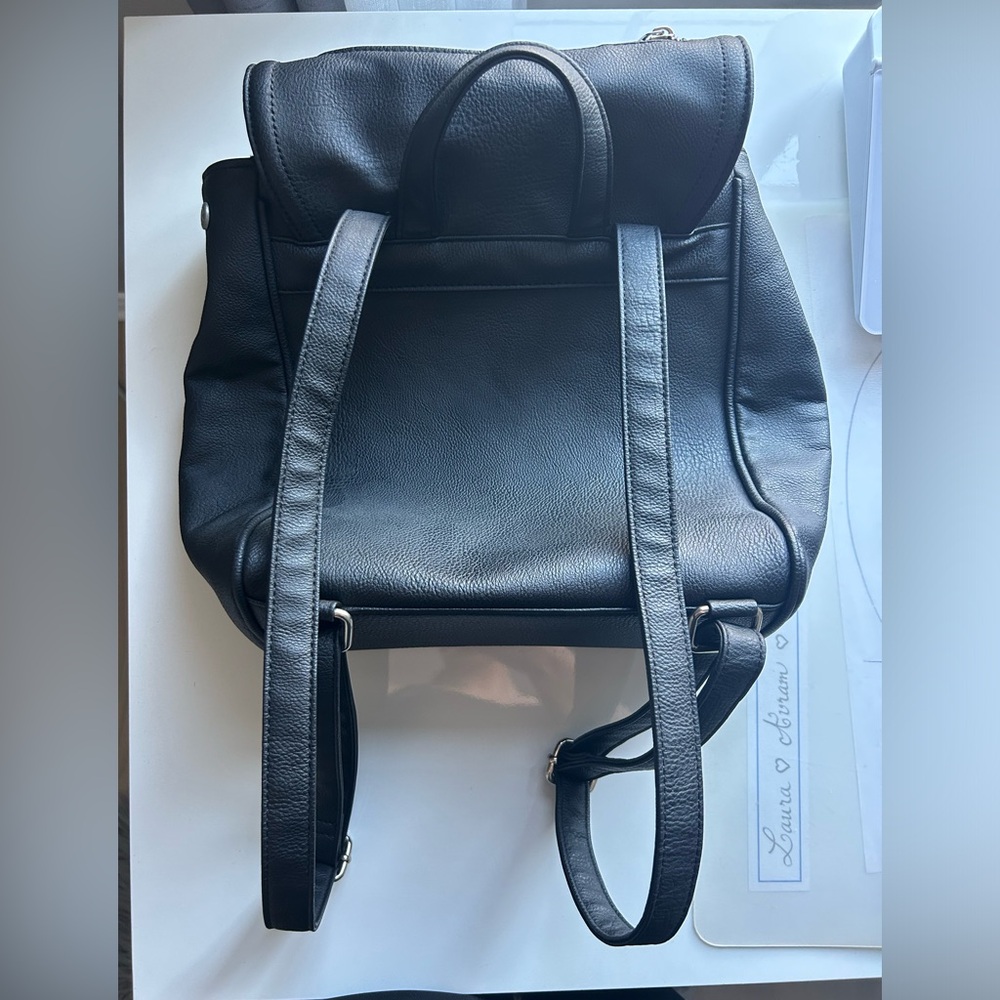 Backpack - Picture 2 of 9